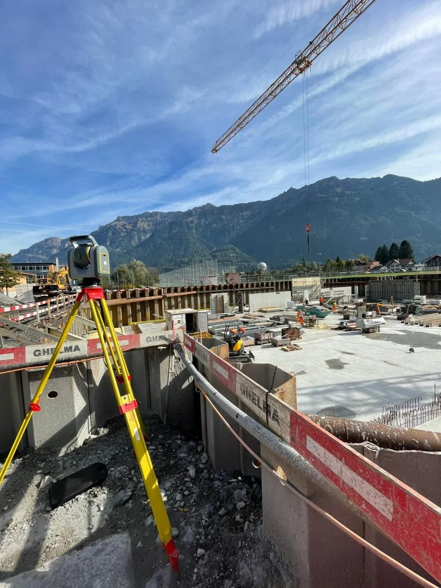 Tachymeter im Einsatz auf einer Baustellen